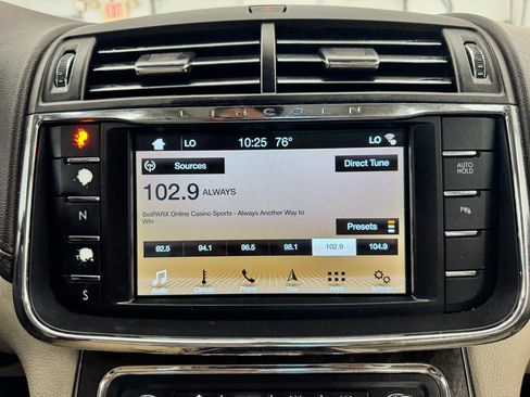 Used 2018 Lincoln Continental Select FWD image 31