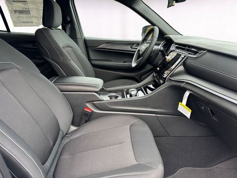 New 2025 Jeep Grand Cherokee Laredo X w/ Luxury Tech Group I image 15