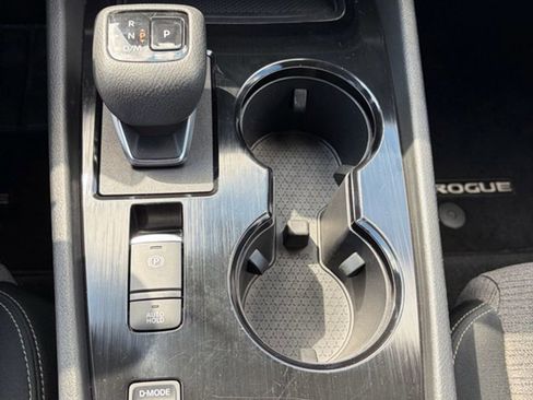 Used 2023 Nissan Rogue SV image 27