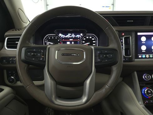 Used 2021 GMC Yukon Denali w/ Denali Premium Package image 30