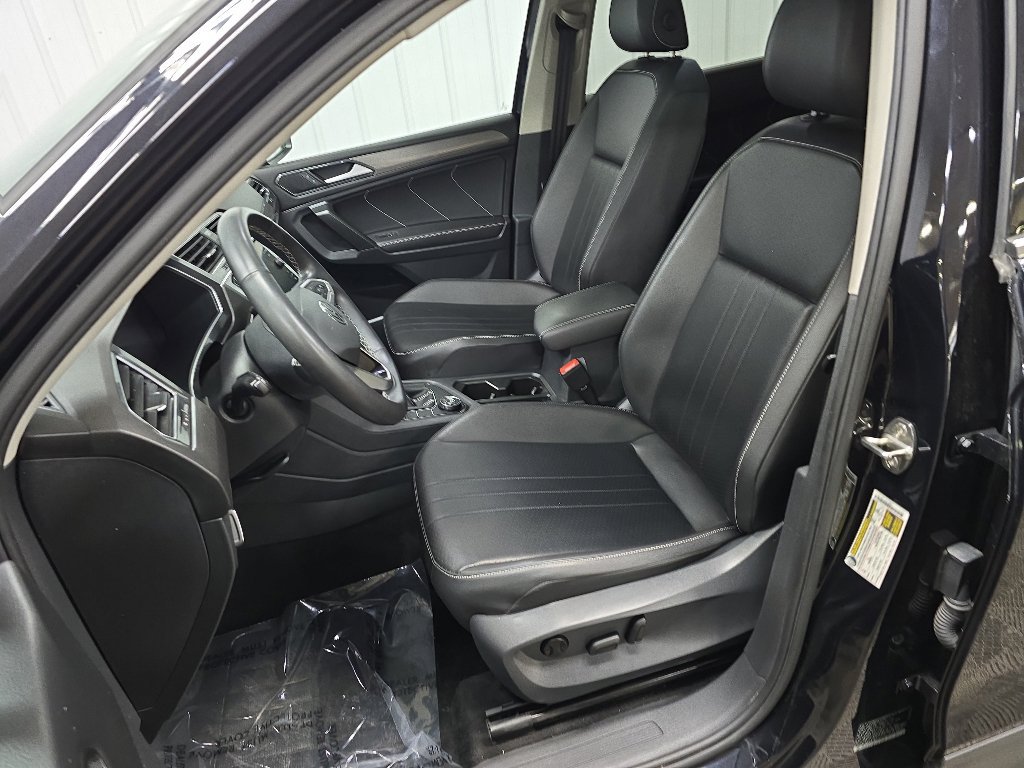 Used 2022 Volkswagen Tiguan SE w/ Panoramic Sunroof Package AWD/4WD image 30
