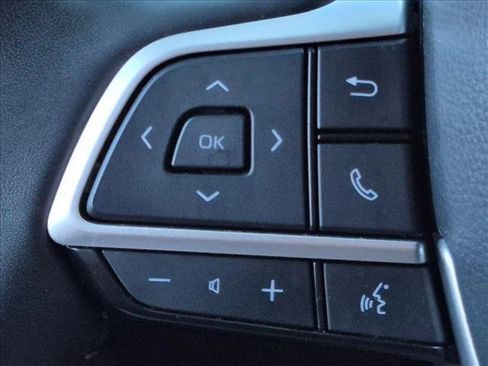 Used 2024 Toyota Highlander LE FWD image 15