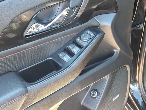 Used 2023 Chevrolet Traverse RS image 30