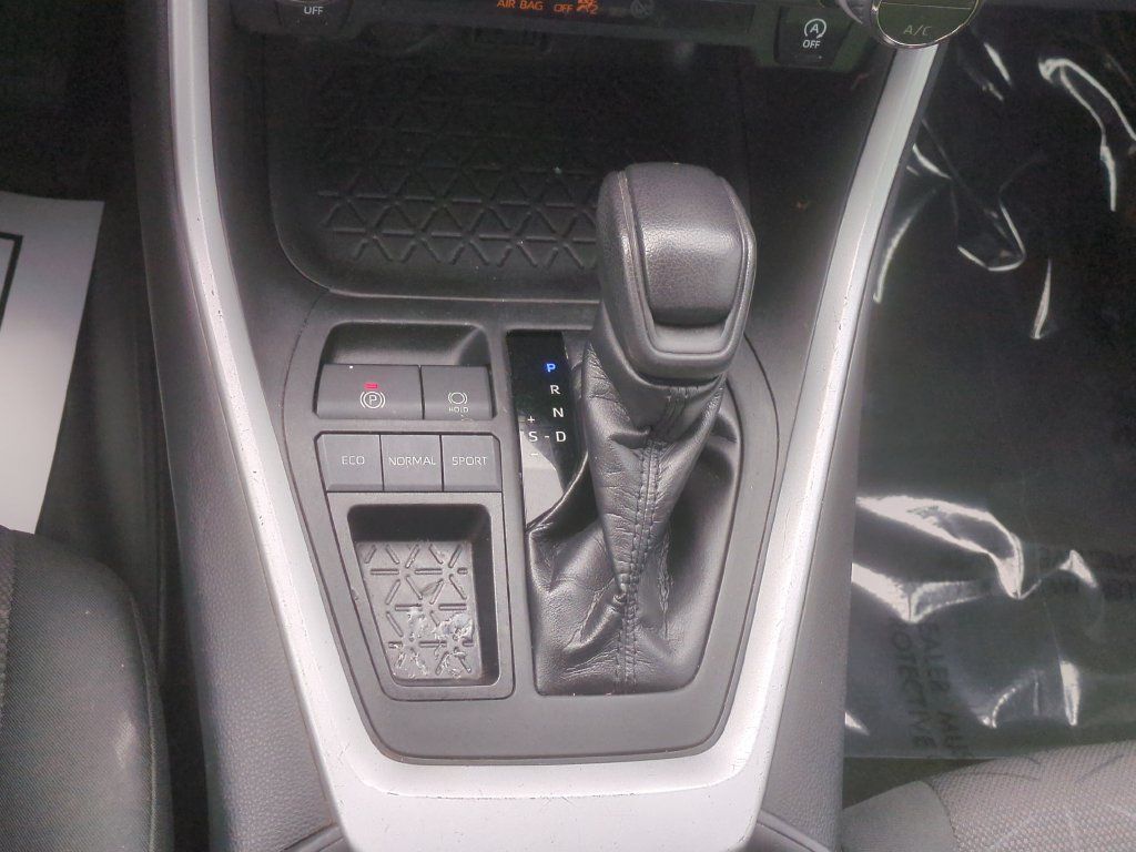 Used 2020 Toyota RAV4 XLE FWD image 11