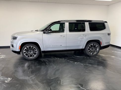 Used 2025 Jeep Grand Wagoneer Series III w/ Rear-Seat Entertainment Group AWD/4WD image 25