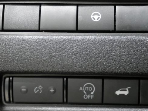 Used 2025 Nissan Rogue SV AWD/4WD image 14