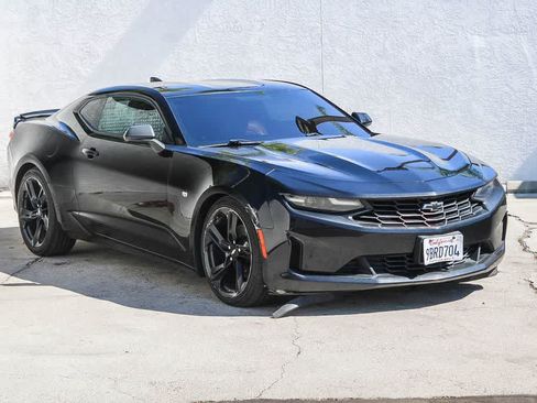 Used 2019 Chevrolet Camaro LT RWD image 3