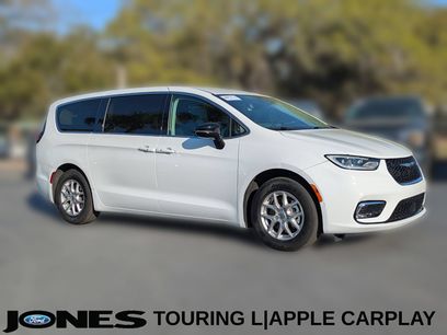 Used 2024 Chrysler Pacifica Touring-L