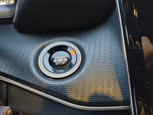 Used 2024 Jeep Grand Cherokee L Laredo image 6