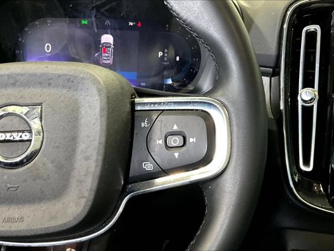 Used 2023 Volvo XC40 B5 Ultimate AWD/4WD image 12