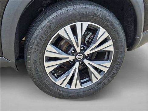 Used 2020 Nissan Rogue SV image 16