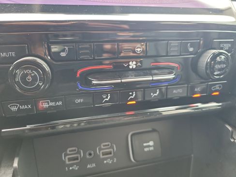 Used 2023 Jeep Grand Cherokee Limited image 29