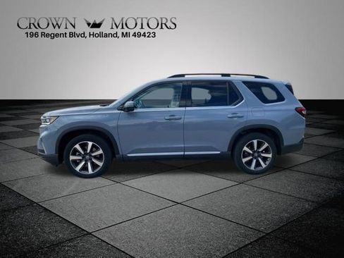 Used 2025 Honda Pilot Touring image 9