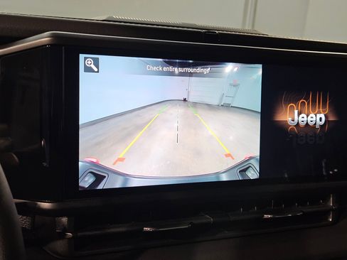 Used 2025 Jeep Gladiator Mojave w/ Convenience Group image 30