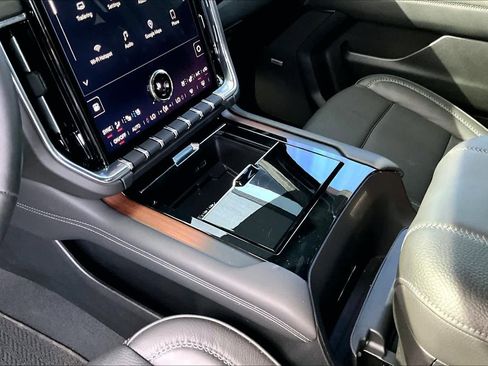 Used 2025 GMC Yukon XL Denali w/ Sun & Power Step Package image 17