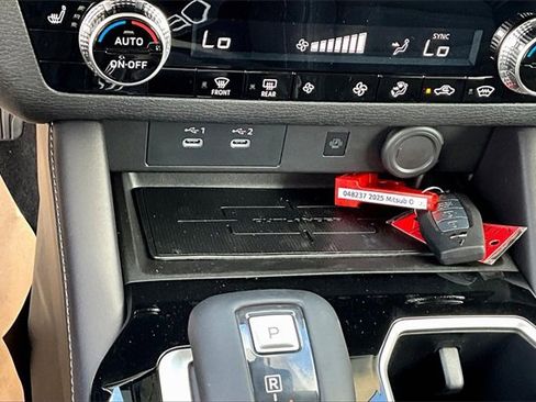 New 2025 Mitsubishi Outlander SE image 16