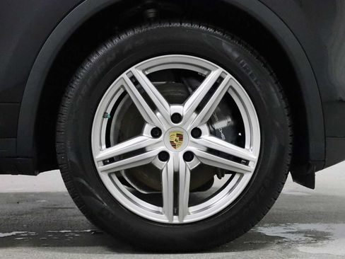 Used 2014 Porsche Cayenne Platinum Edition AWD/4WD image 12