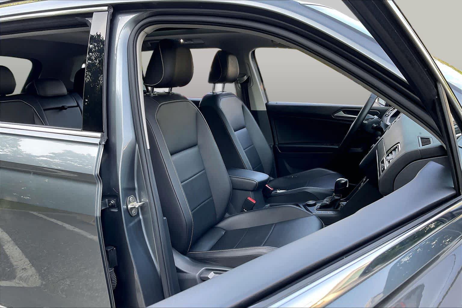 Used 2021 Volkswagen Tiguan SE w/ Panoramic Sunroof Package AWD/4WD image 8