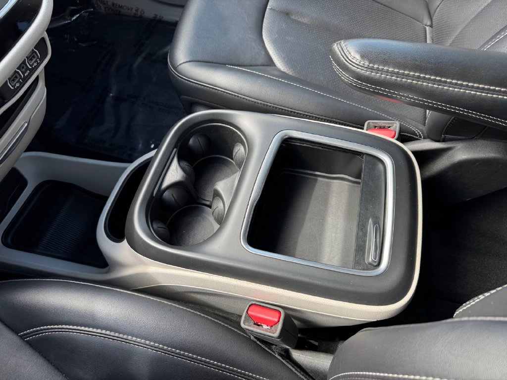 Used 2024 Chrysler Pacifica Touring-L FWD image 28