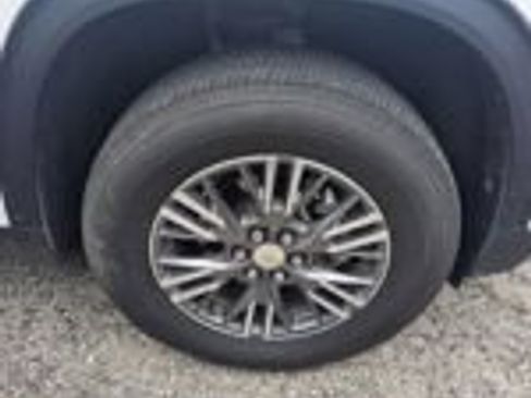 Used 2026 Chevrolet Traverse LT w/ Driver Confidence Package FWD image 21