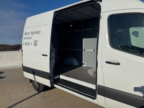 New 2025 Mercedes-Benz Sprinter 2500 image 21