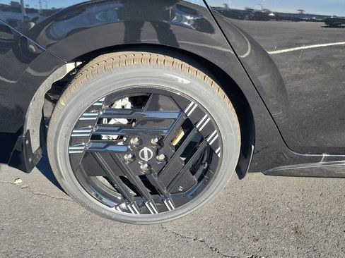 New 2026 Nissan Sentra SR w/ Floor Mat Package FWD image 5