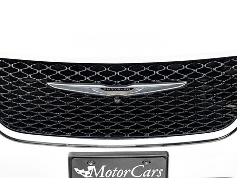 Used 2022 Chrysler Pacifica Limited image 7