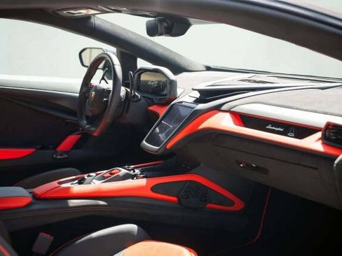 Used 2025 Lamborghini Revuelto AWD/4WD image 9