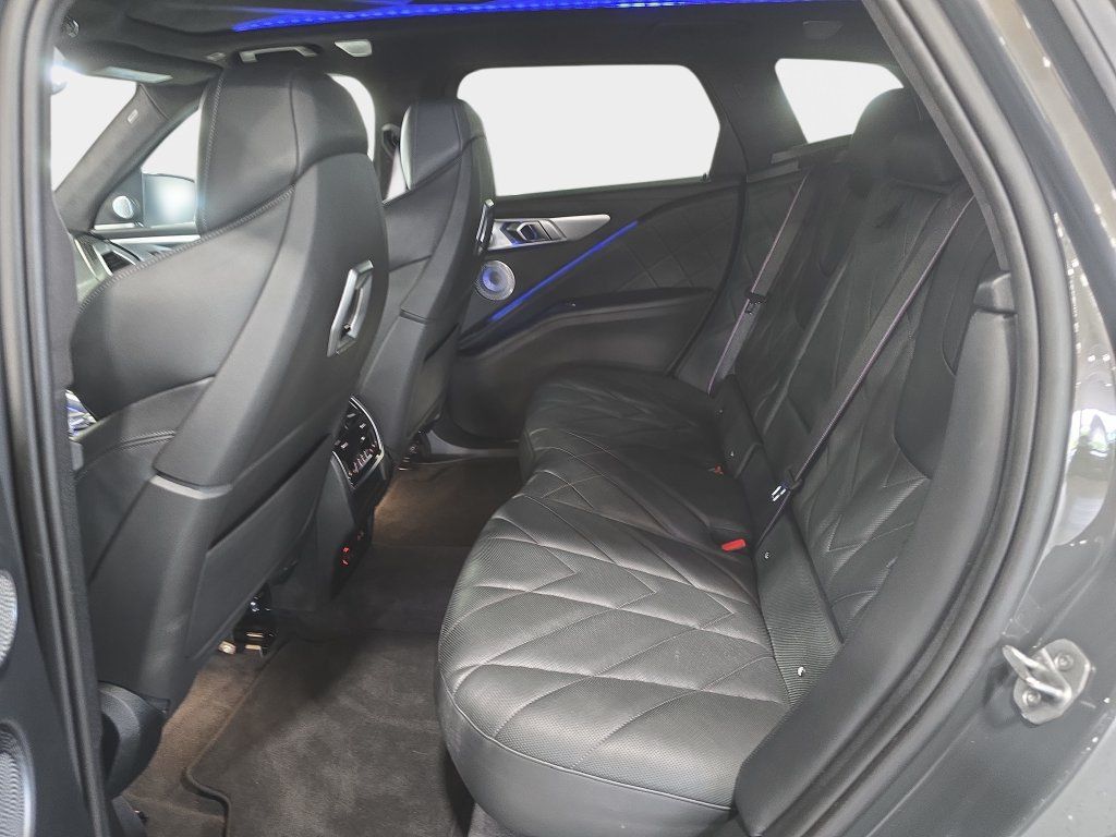 Certified 2023 BMW XM AWD/4WD image 21