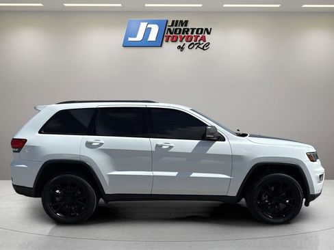 Used 2017 Jeep Grand Cherokee Trailhawk AWD/4WD image 4