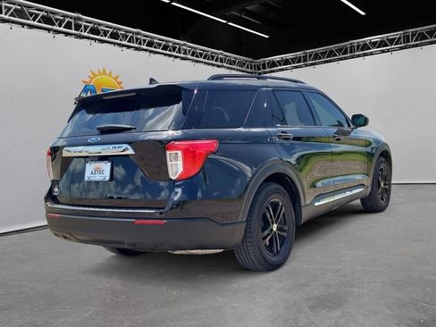 Used 2024 Ford Explorer XLT RWD image 5