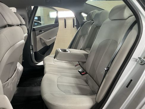 Used 2016 Hyundai Sonata SE FWD image 21