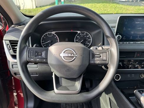 Used 2025 Nissan Rogue S image 15