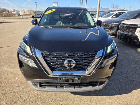 Used 2021 Nissan Rogue SV image 3