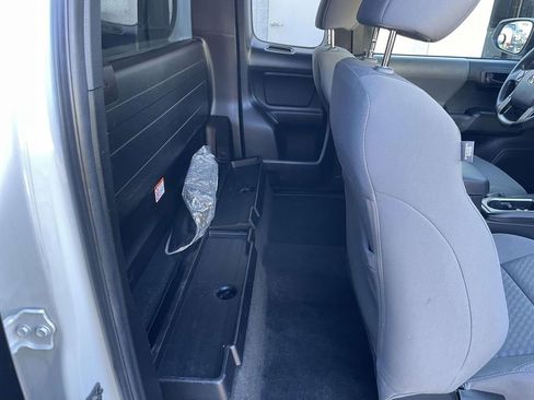 Used 2022 Toyota Tacoma SR image 40