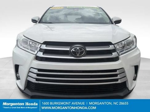 Used 2018 Toyota Highlander XLE FWD image 2