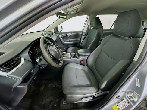 Used 2020 Toyota RAV4 LE image 13