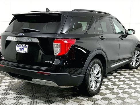 Used 2023 Ford Explorer XLT w/ Equipment Group 202A image 12