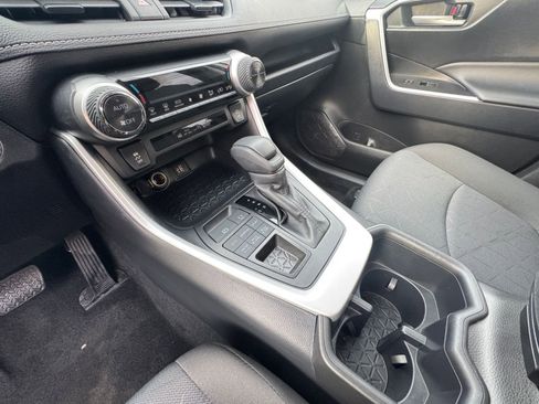 Used 2025 Toyota RAV4 XLE image 40