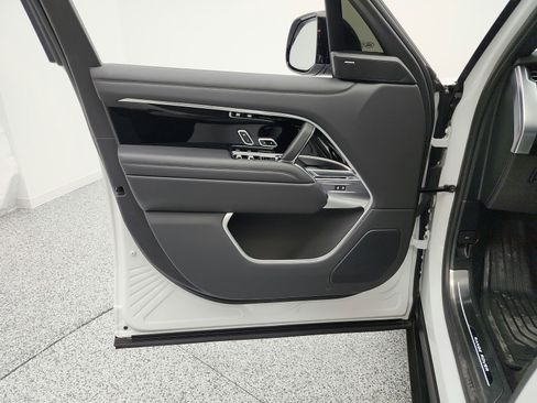 Used 2025 Land Rover Range Rover Long Wheelbase SE image 15