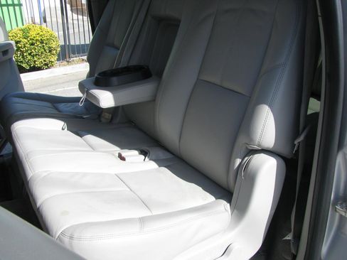 Used 2014 Chevrolet Suburban LT RWD image 13