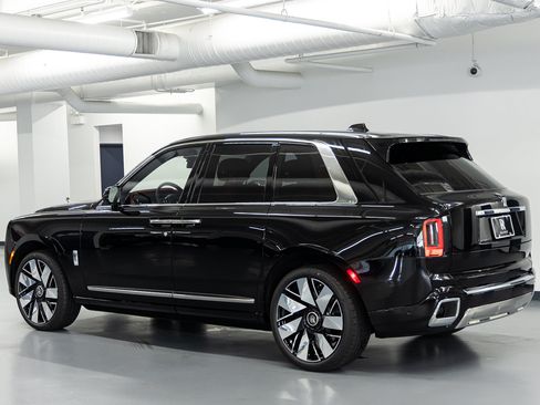 New 2026 Rolls-Royce Cullinan AWD/4WD image 3