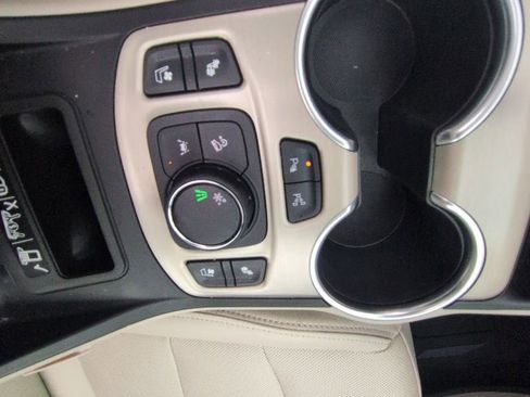 Used 2020 GMC Terrain Denali w/ Denali Premium Package FWD image 20