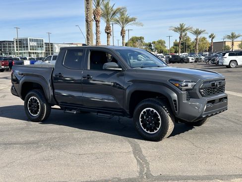 Used 2025 Toyota Tacoma TRD Off-Road AWD/4WD image 7