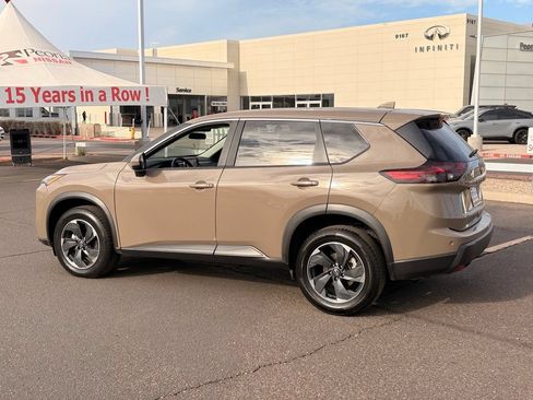 Used 2025 Nissan Rogue SV FWD image 4