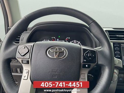 Used 2022 Toyota 4Runner SR5 AWD/4WD image 11