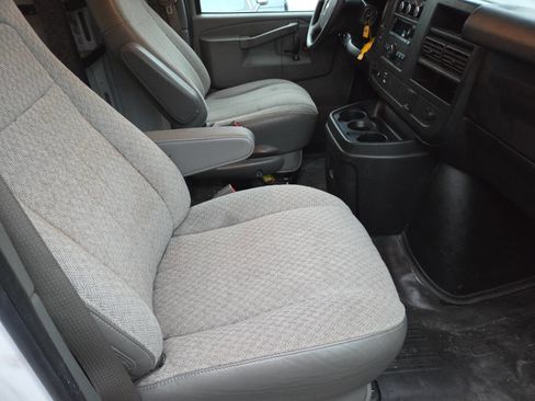 Used 2017 Chevrolet Express 2500 image 9