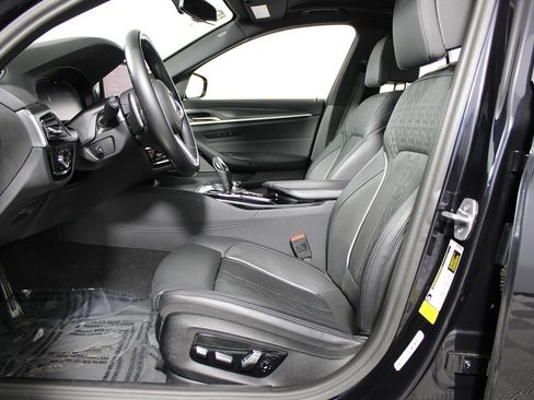 Used 2023 BMW 540i w/ Executive Package image 27