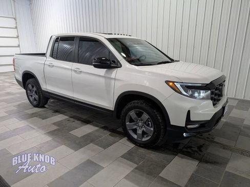 Used 2025 Honda Ridgeline TrailSport image 6