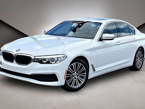 Used 2019 BMW 530e xDrive w/ Convenience Package AWD/4WD image 1